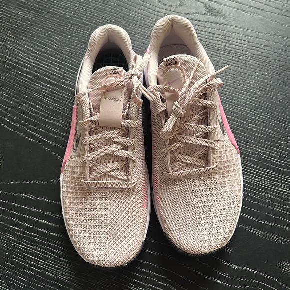 NWT Nike Metcon pink color way size 8 - Picture 2 of 5